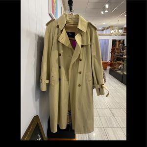 Vintage Burberry Women's Trench - Fits like a M/L
